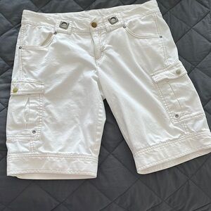 Athleta Kick it Cargo Shorts White Size 10